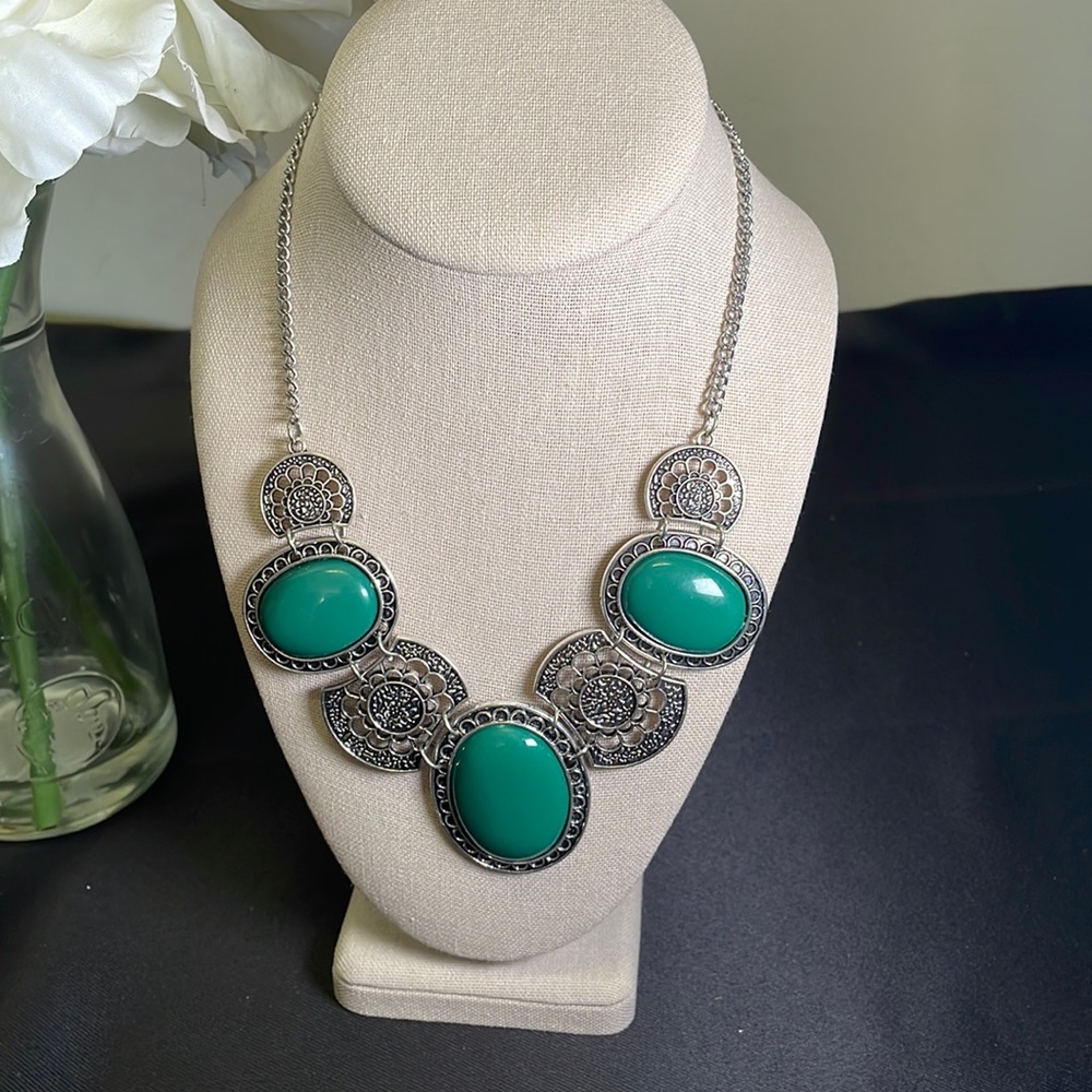 Paparazzi Green Stone Silver Necklace